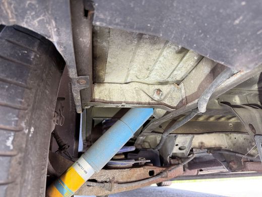 VW Bus T5 Reparaturblech Stoßdämpferaufnahme Hinterachse li. oder re. VW Bus T5 Reparaturblech Stoßdämpferaufnahme Hinterachse li. oder re.