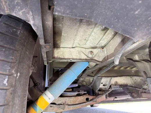 VW Bus T5 Reparaturblech Sto�d�mpferaufnahme Hinterachse li. oder re.